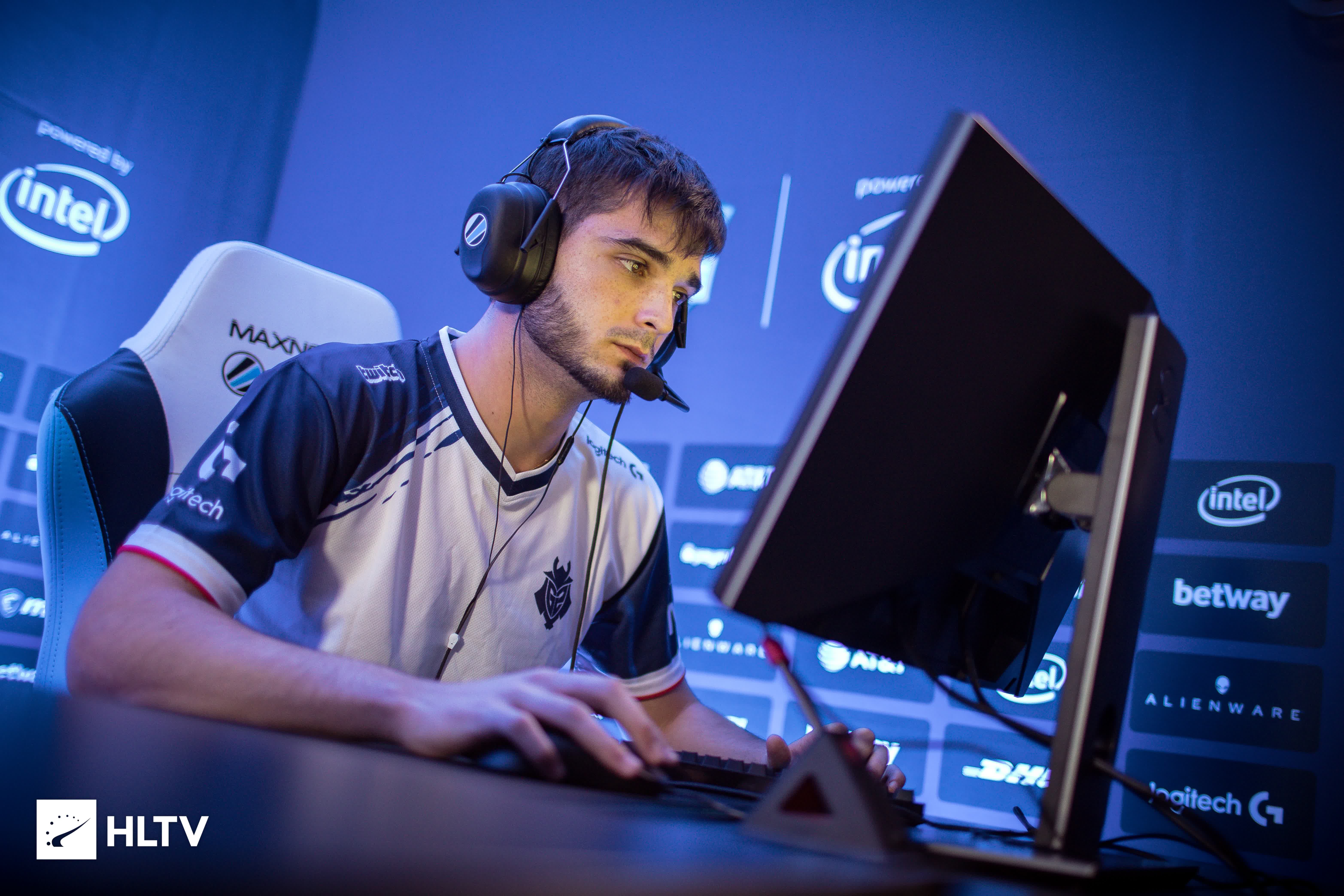 尼面临的压 尼面临的压