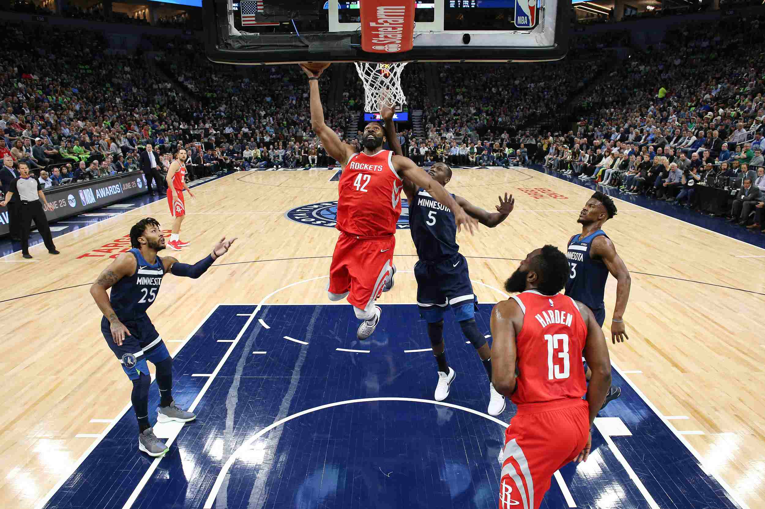 赛场与更衣 赛场与更衣